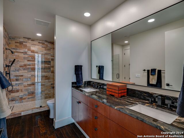 610 E Market St Property Photo 14