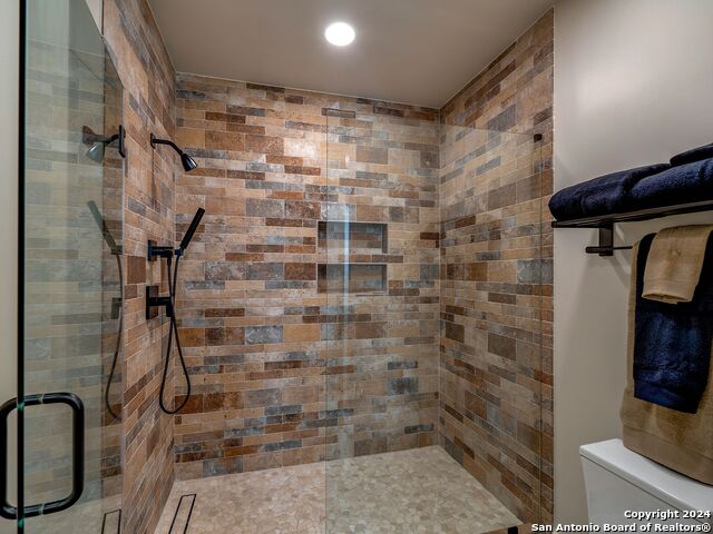 610 E Market St Property Photo 15
