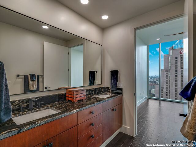 610 E Market St Property Photo 16