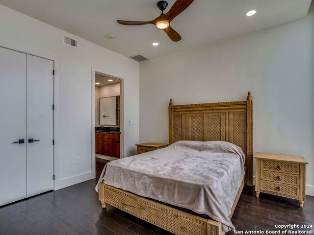 610 E Market St Property Photo 17