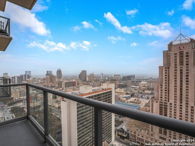610 E Market St Property Photo 20
