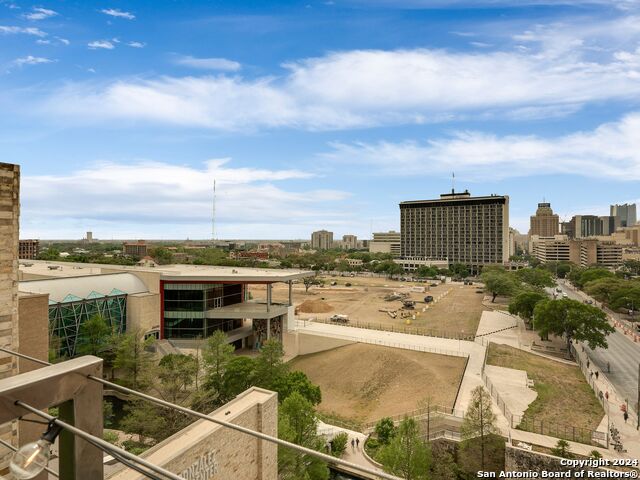 610 E Market St Property Photo 33