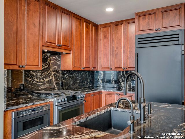 610 E Market St Property Photo 37