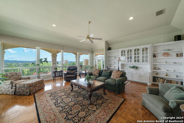 305 Lakewood Dr Property Photo 17