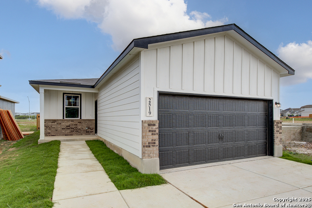 2519 Dry Moss Way Property Photo 3