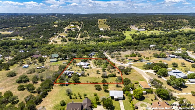 103 W Looker Dr Property Photo 4