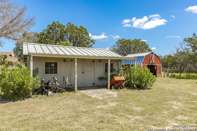 103 W Looker Dr Property Photo 12
