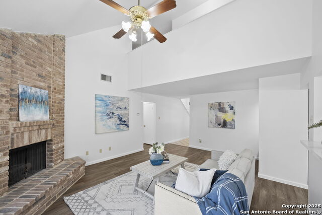 9306 Thornbury St Property Photo 10