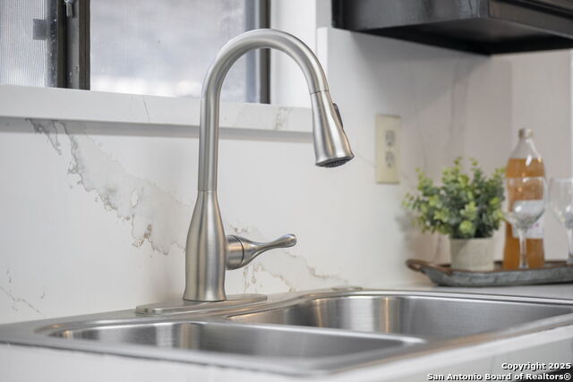 9306 Thornbury St Property Photo 23