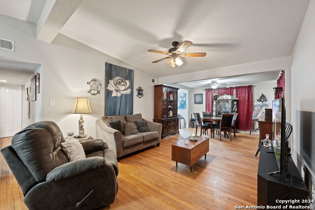 310 Radiance Dr Property Photo 7