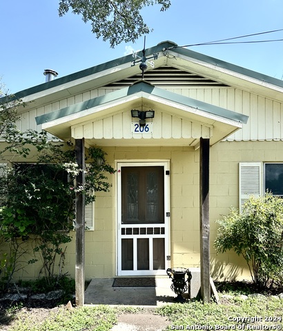 306 S Broadway Street Property Photo 4