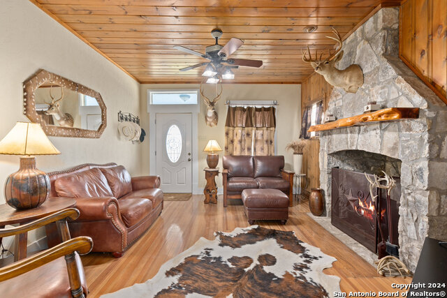 1168 Enchanted River Dr Property Photo 6