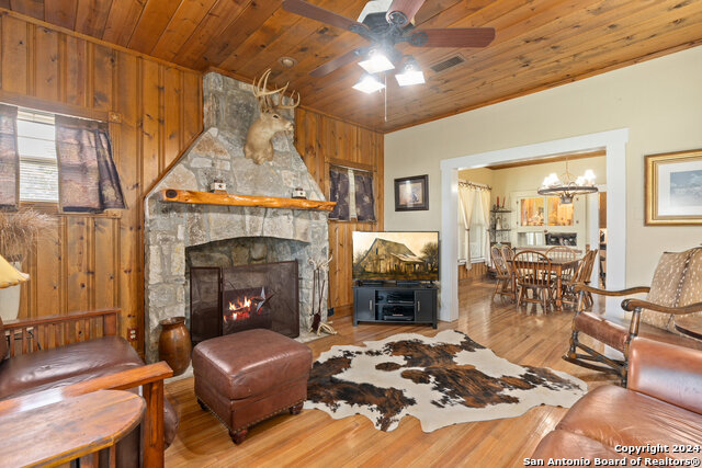 1168 Enchanted River Dr Property Photo 7