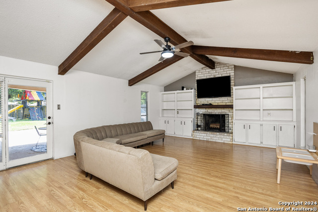 212 San Saba Property Photo 7