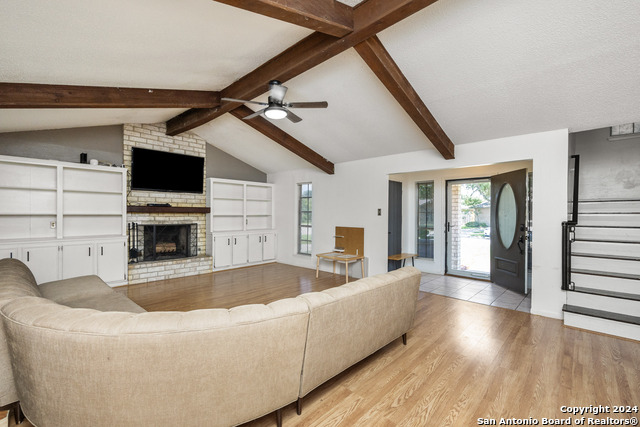 212 San Saba Property Photo 8