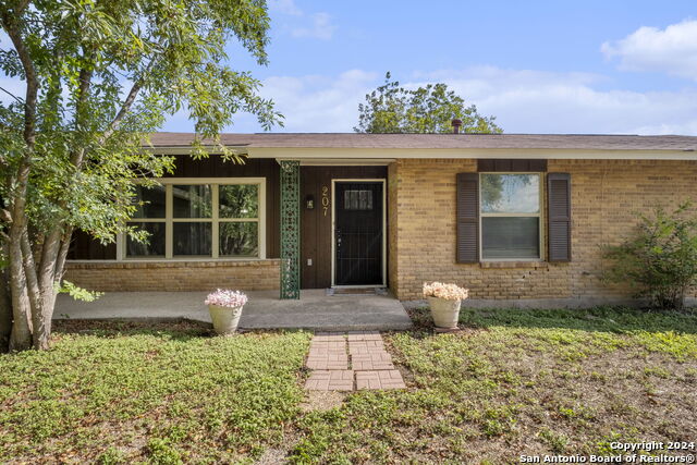 207 W Cheryl Dr Property Photo 5