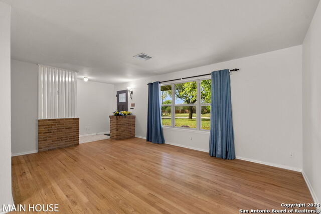 207 W Cheryl Dr Property Photo 6