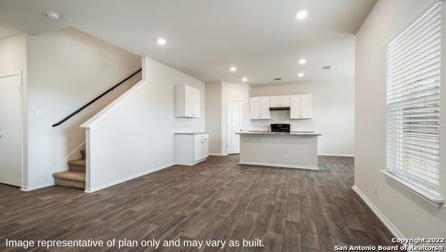 5638 James Trace Dr Property Photo 3