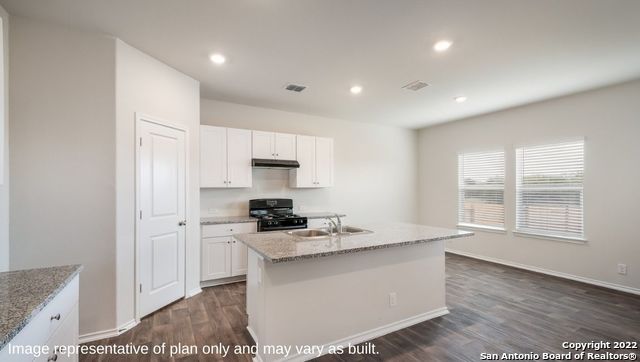 5638 James Trace Dr Property Photo 4