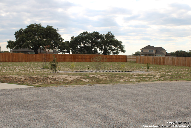 104 Oak Ridge Dr Property Photo 3