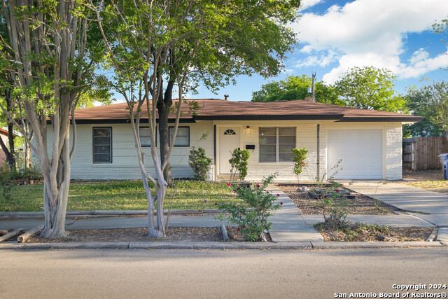 422 Rexford Dr Property Photo 2