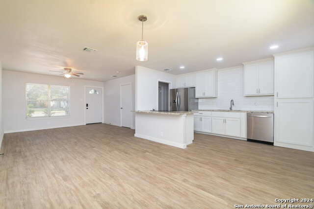 422 Rexford Dr Property Photo 5