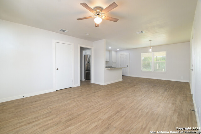 422 Rexford Dr Property Photo 6