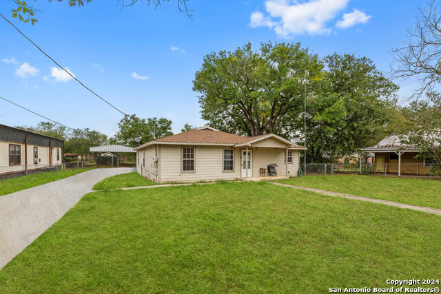 918 6th St Property Photo 3