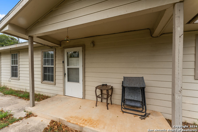 918 6th St Property Photo 4
