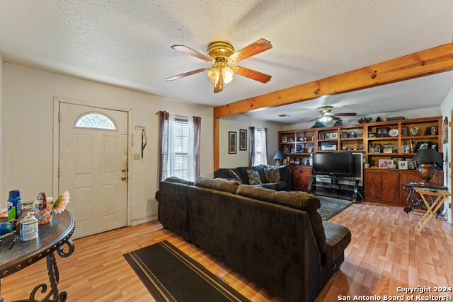 918 6th St Property Photo 5