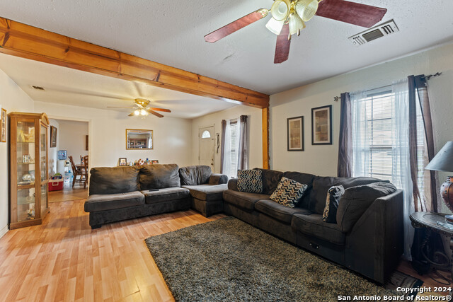 918 6th St Property Photo 6