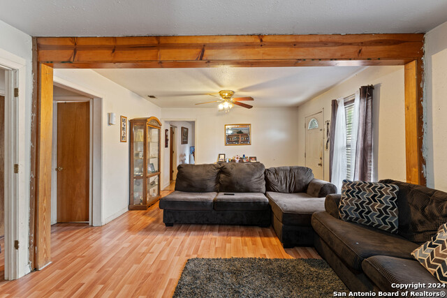 918 6th St Property Photo 7