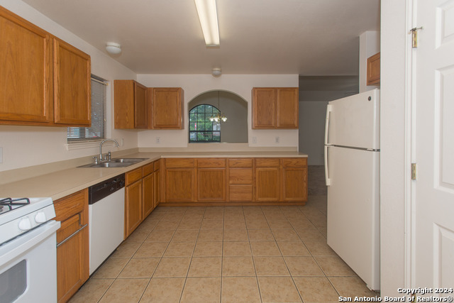 1138 W Hutchins Pl Property Photo 18
