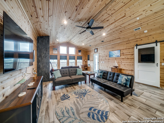 610 Sand Dollar Circle Property Photo 4