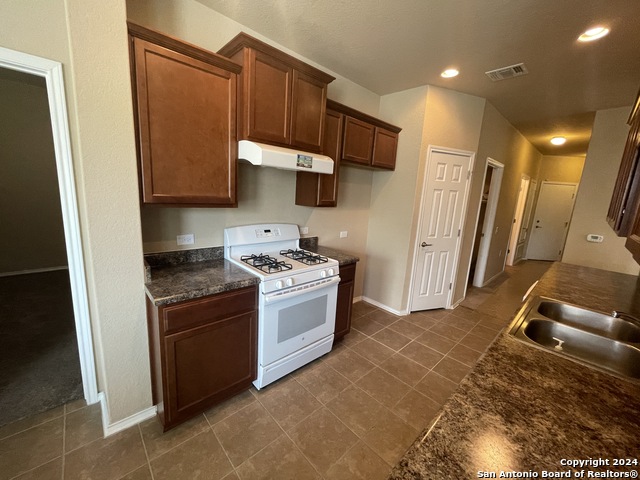 3906 Adair Blf Property Photo 11