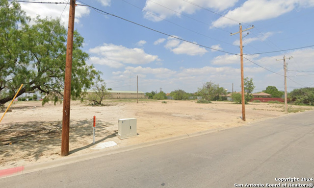 2028 Del Rio Blvd Property Photo 4