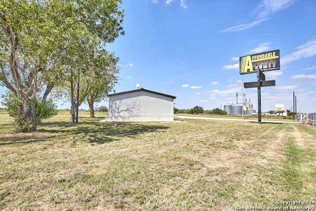 20625 Interstate 35 S Property Photo 4