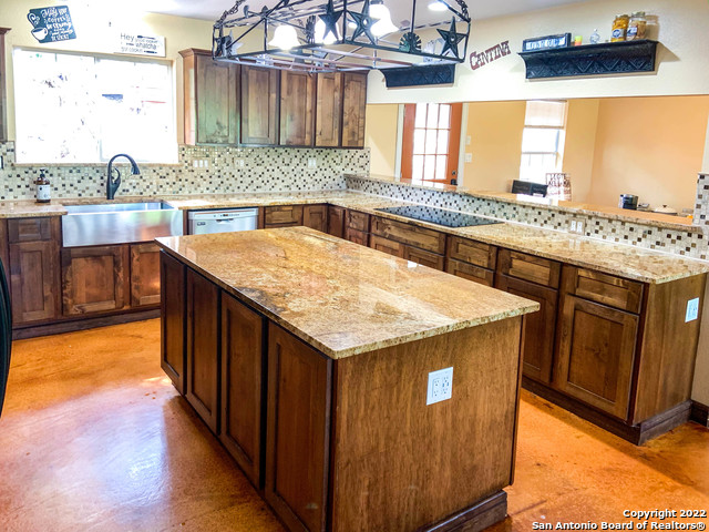 208 Scenic Mountain Dr Property Photo 4