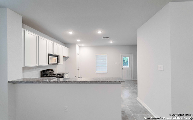 305 Jean St Property Photo 4