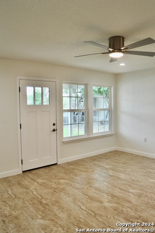 812 Uvalde St Property Photo 6