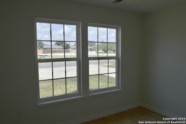 812 Uvalde St Property Photo 8
