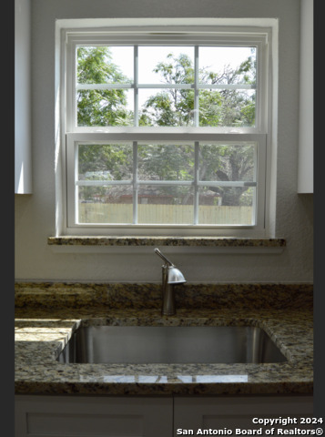 812 Uvalde St Property Photo 23