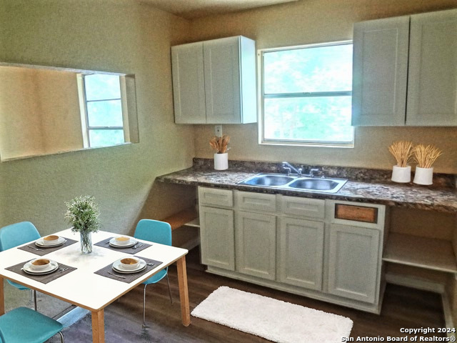 4307 Buena Vista St Property Photo 5