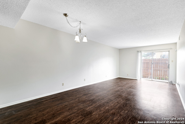 923 Vance Jackson Property Photo 3