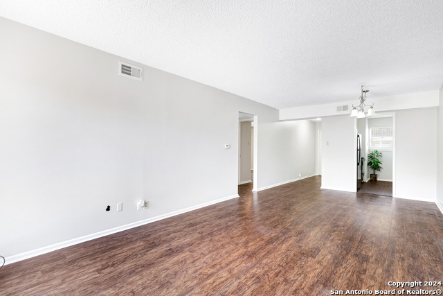 923 Vance Jackson Property Photo 5