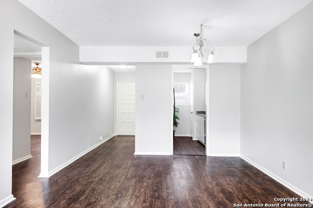 923 Vance Jackson Property Photo 6