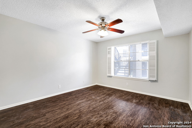 923 Vance Jackson Property Photo 11