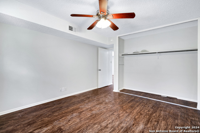 923 Vance Jackson Property Photo 12