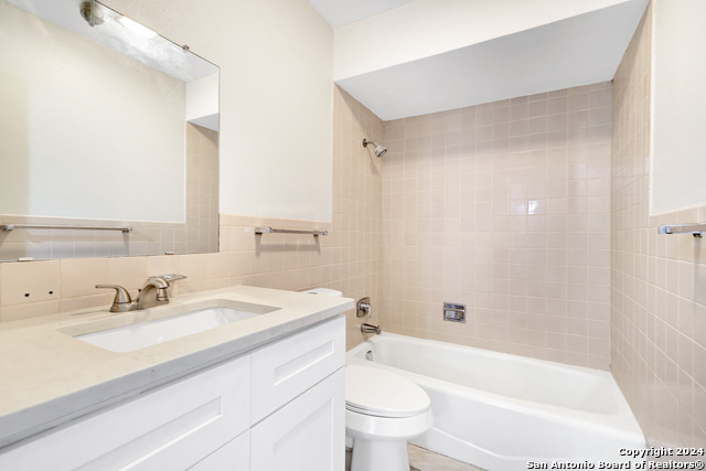 923 Vance Jackson Property Photo 13