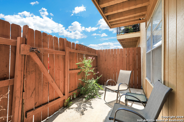 923 Vance Jackson Property Photo 16